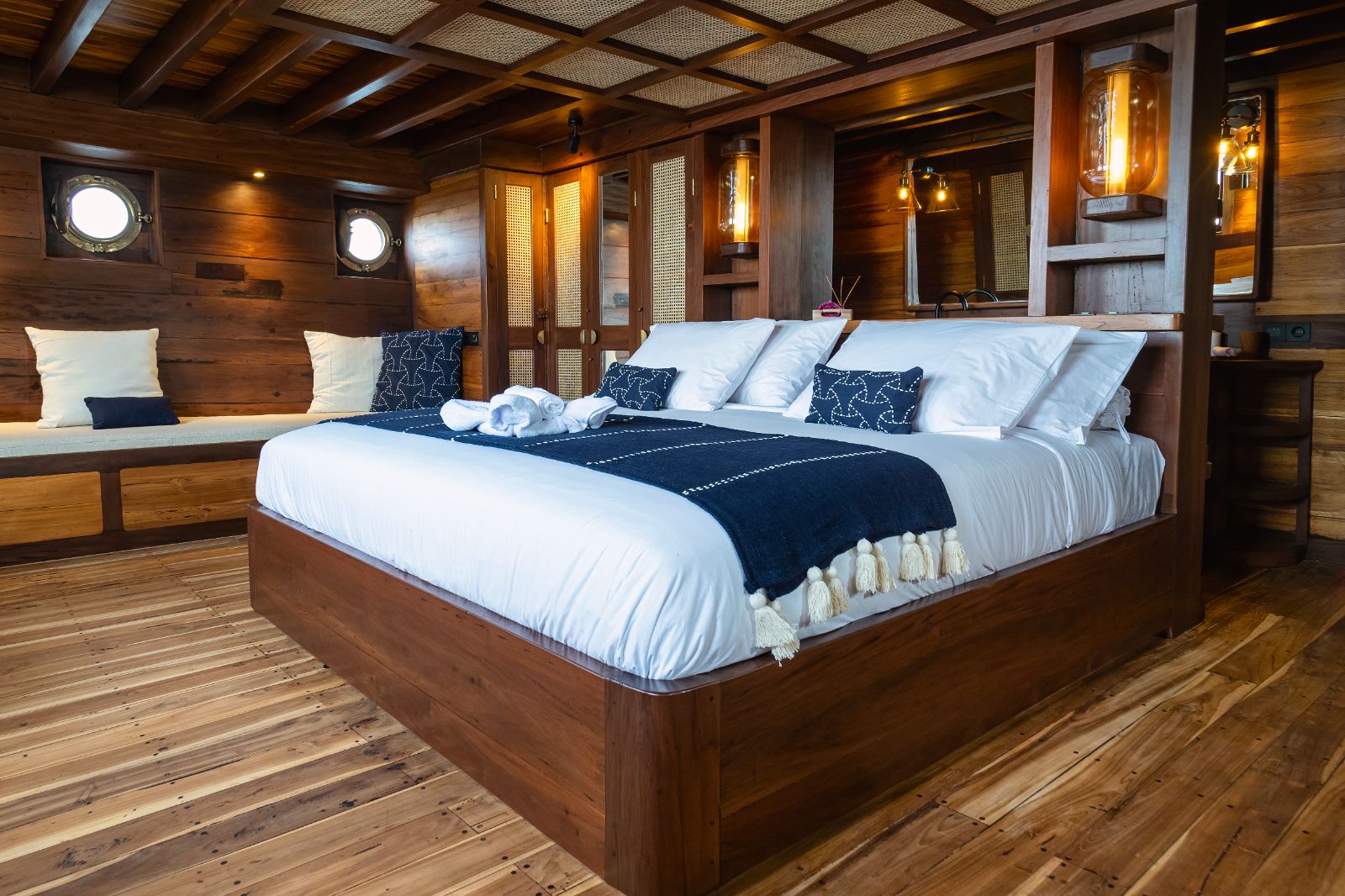 Master cabin onboard the Majik phinisi in Indonesia