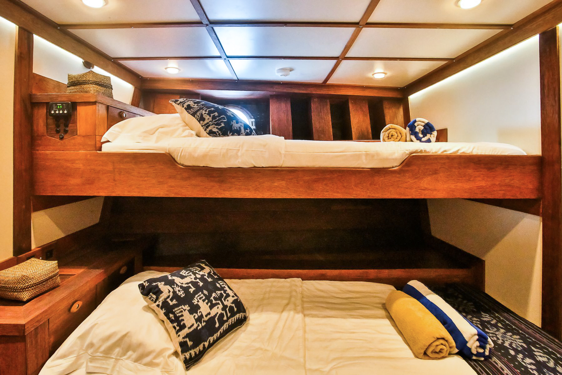 Twin cabin onboard Ombak Putih in Indonesia