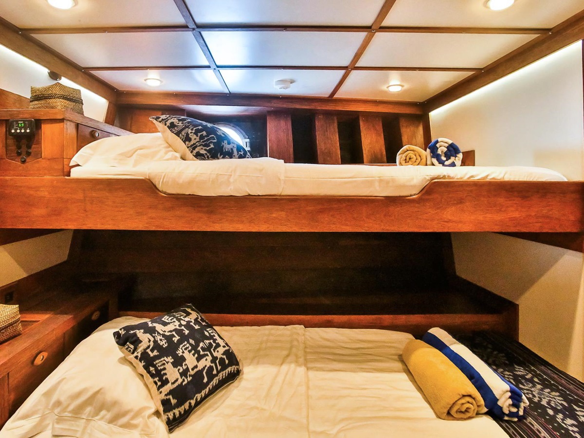 Twin cabin onboard Ombak Putih in Indonesia