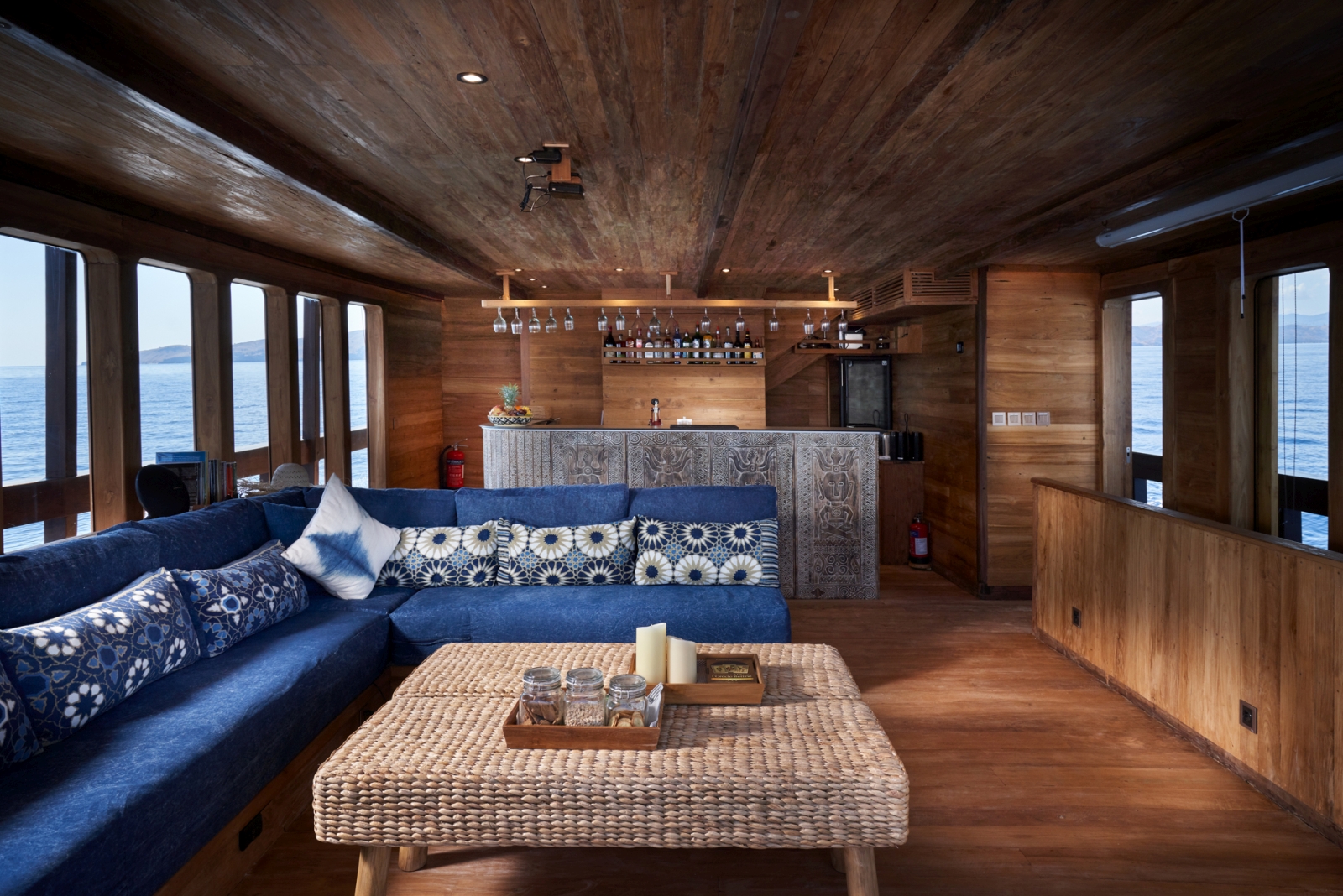 Indoor seating with sofas and coffe table