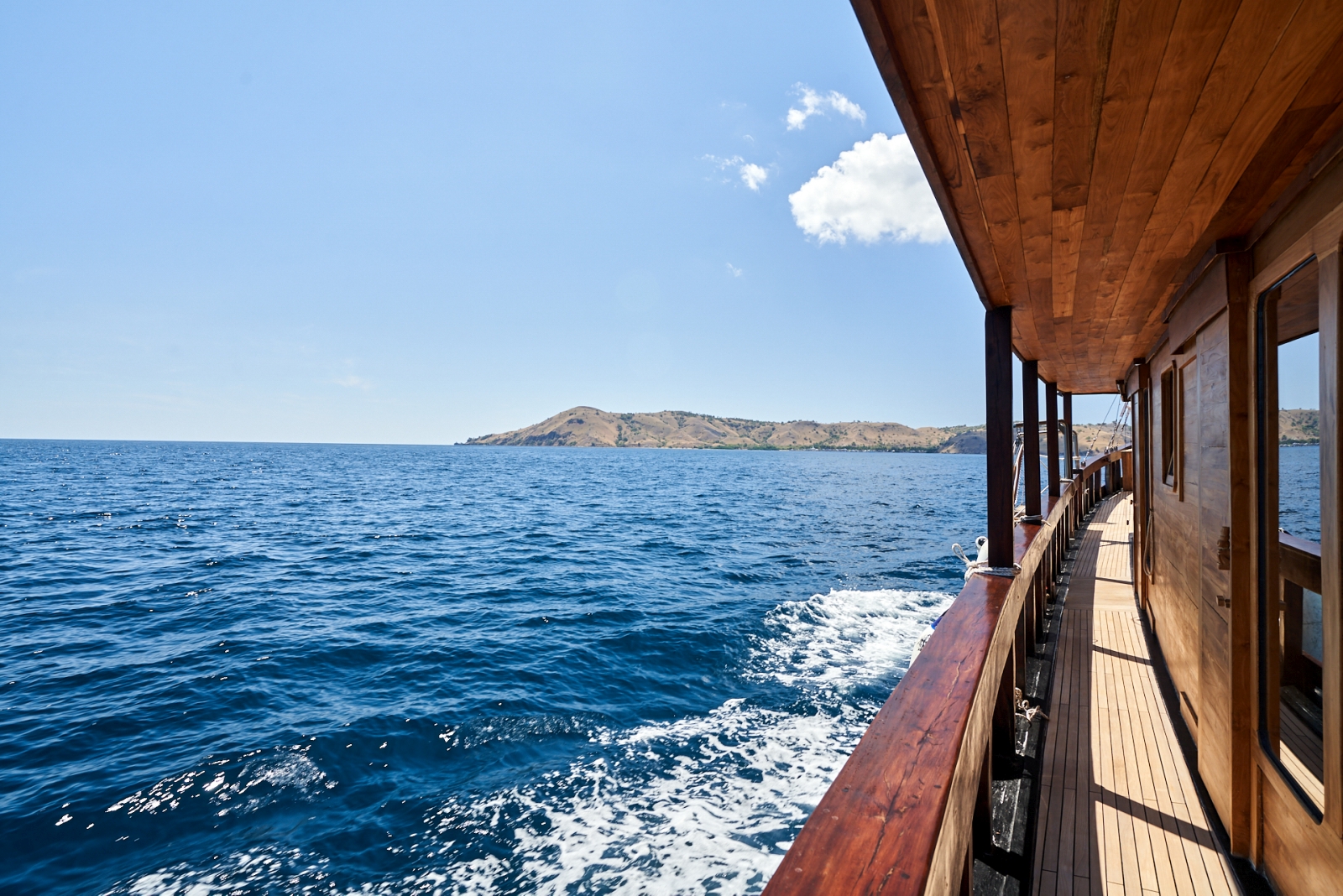 Side of the deck with view of wash and island