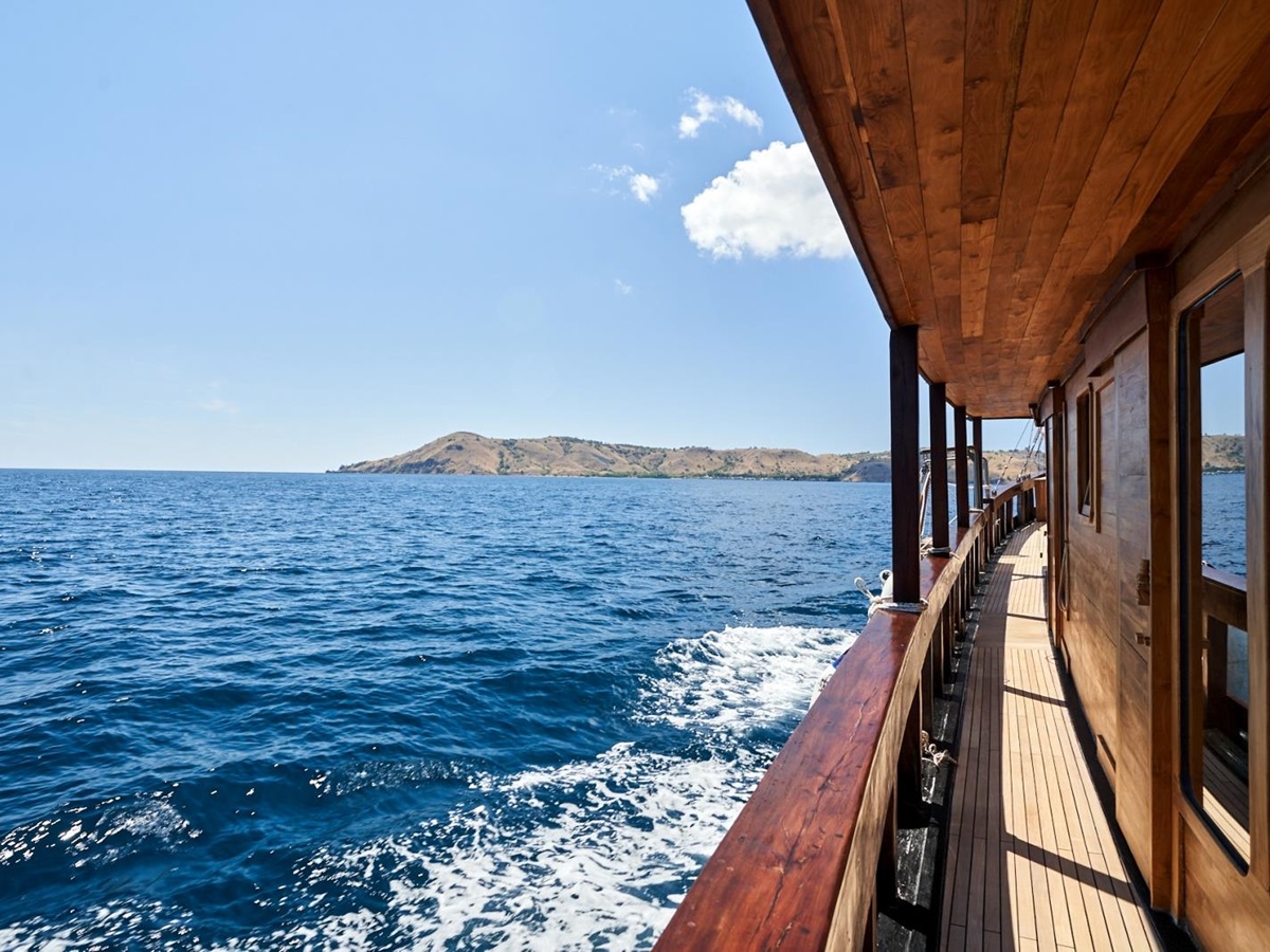 Side of the deck with view of wash and island