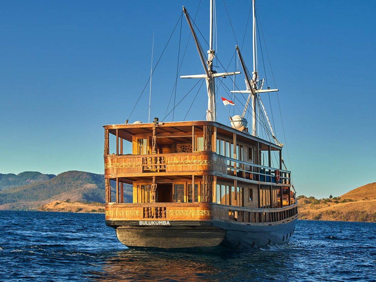 Exterior of Oracle's stern in front of Komodo
