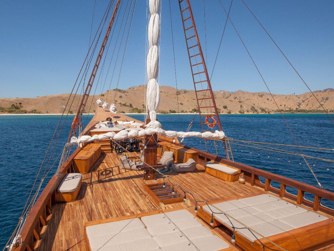Front deck onboard the Prana phinisi in Indonesia