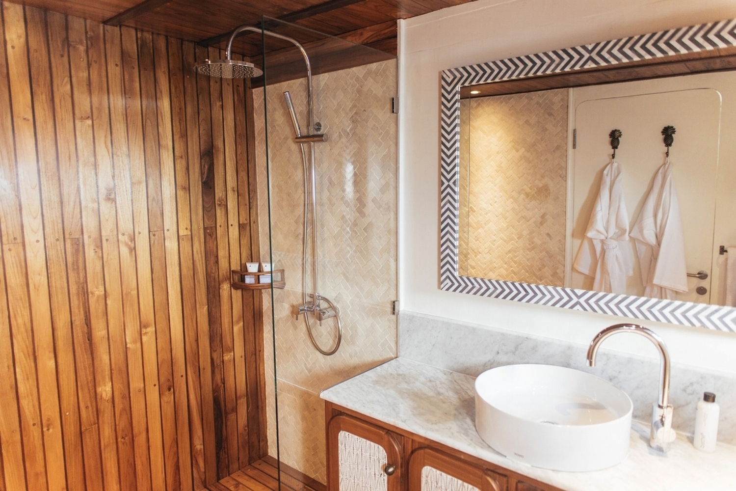 Main bathroom in Rascal in Indonesia