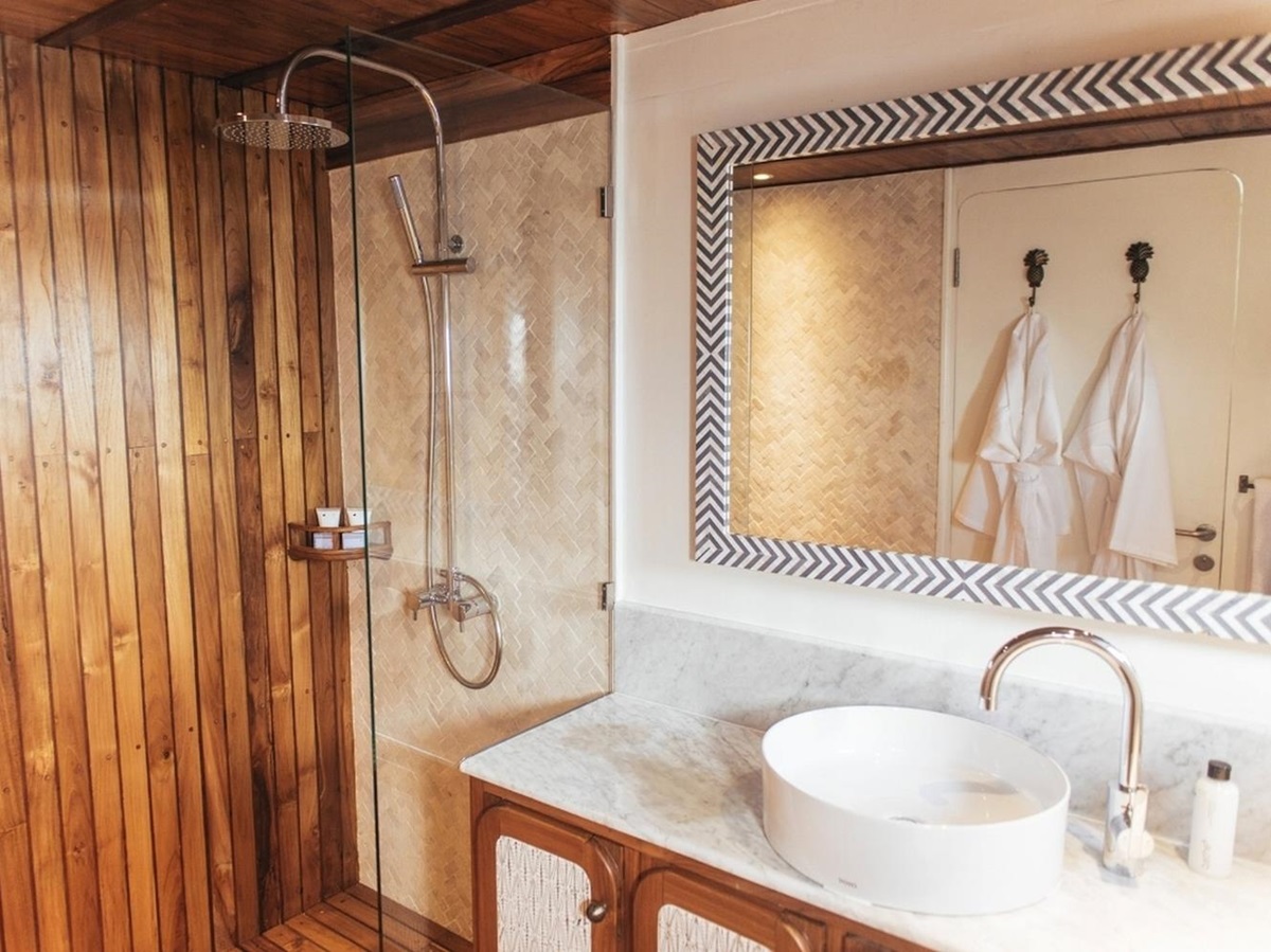 Main bathroom in Rascal in Indonesia
