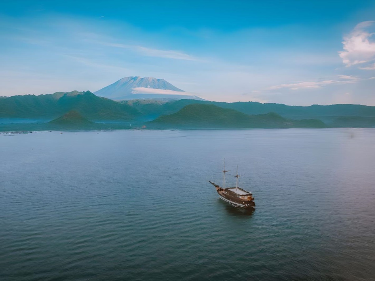 Aerial exterior view of the Samsara Samudra phinisi in Indonesia