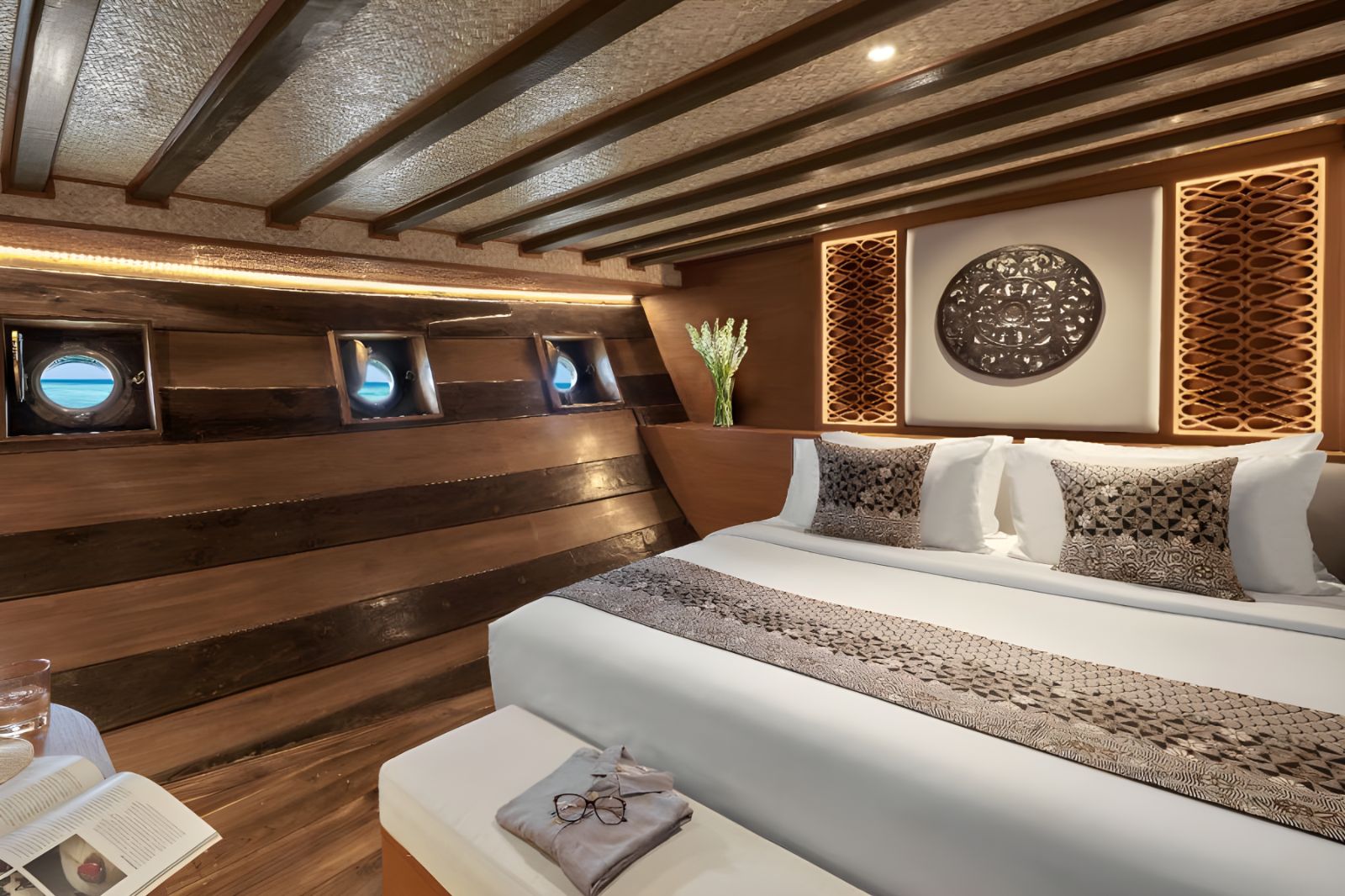 Guest cabin onboard the Samsara Samudra phinisi in Indonesia