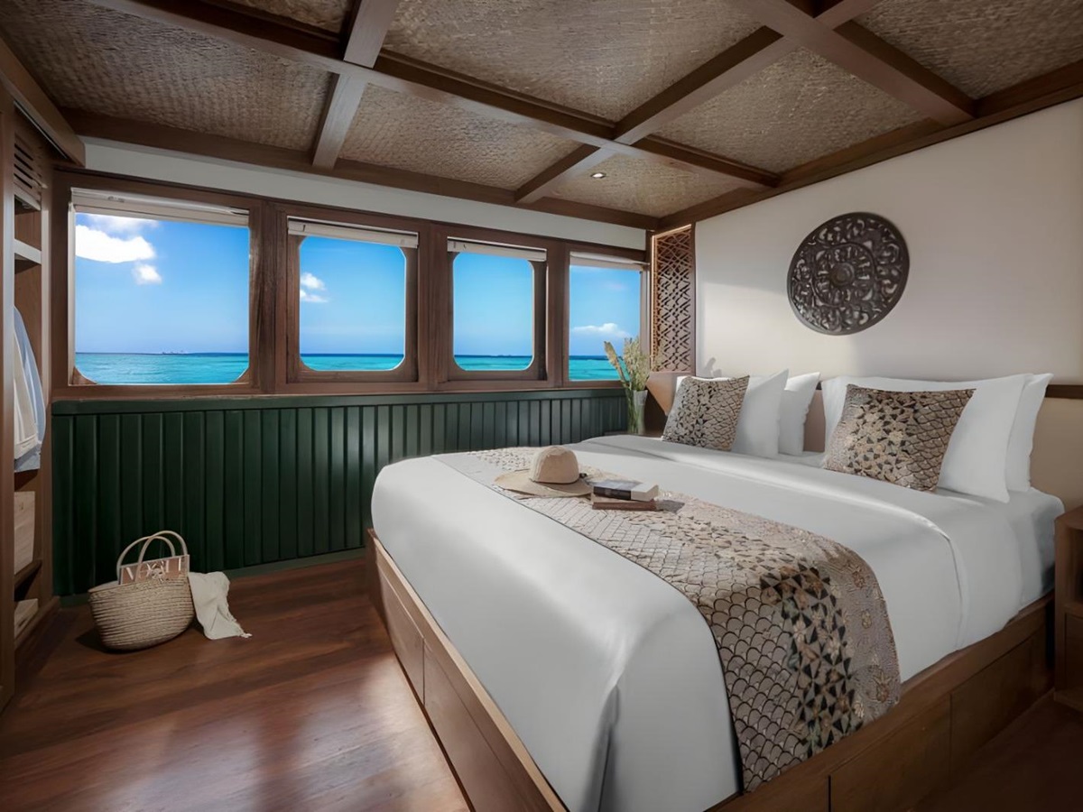 Guest cabin with windows onboard the Samsara Samudra phinisi in Indonesia