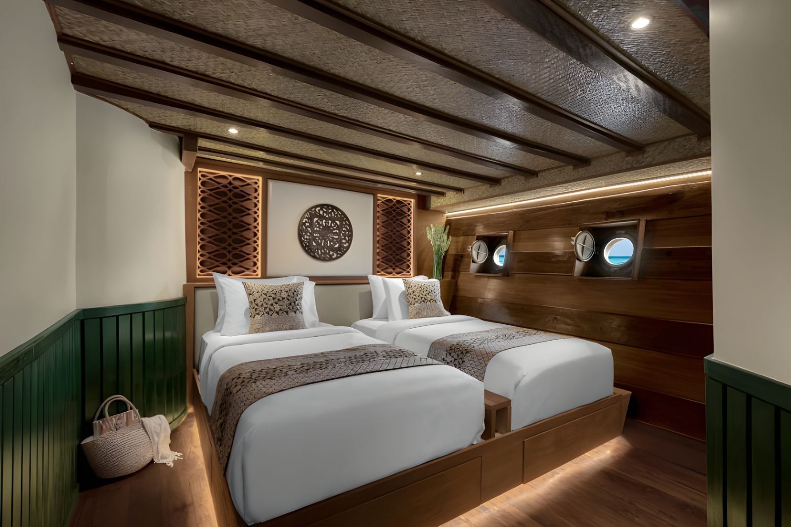 Twin cabin onboard the Samsara Samudra phinisi in Indonesia