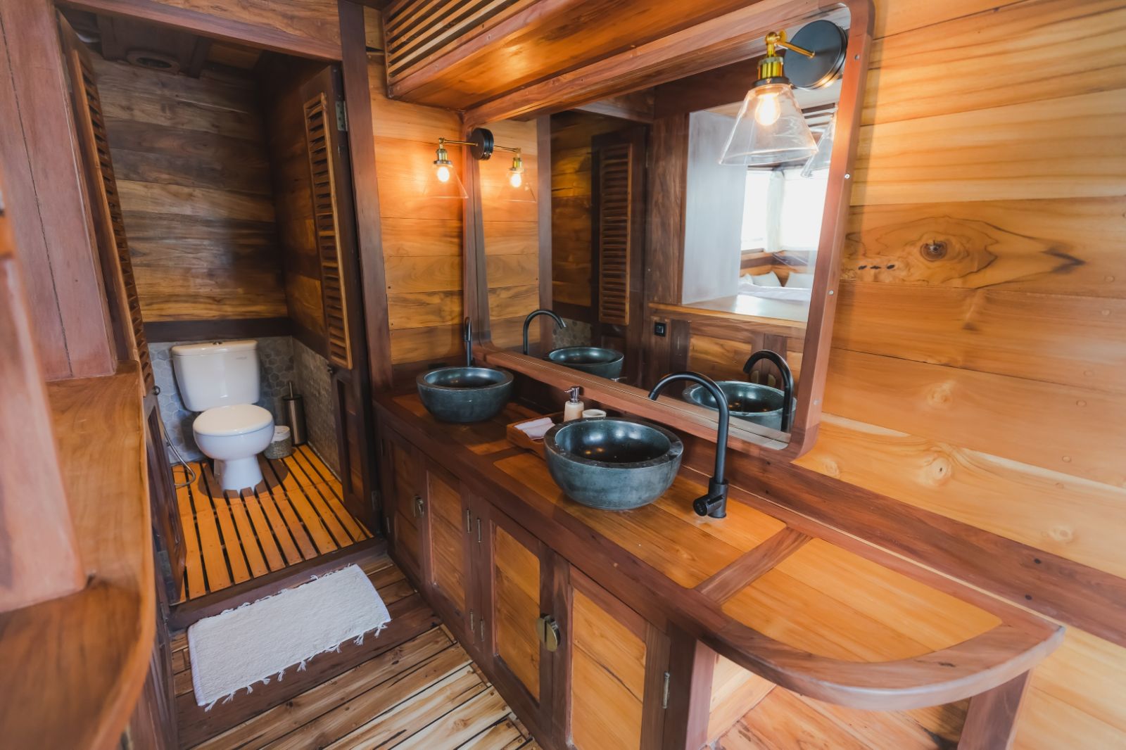 Guest bathroom onboard the Senja phinisi in Indonesia