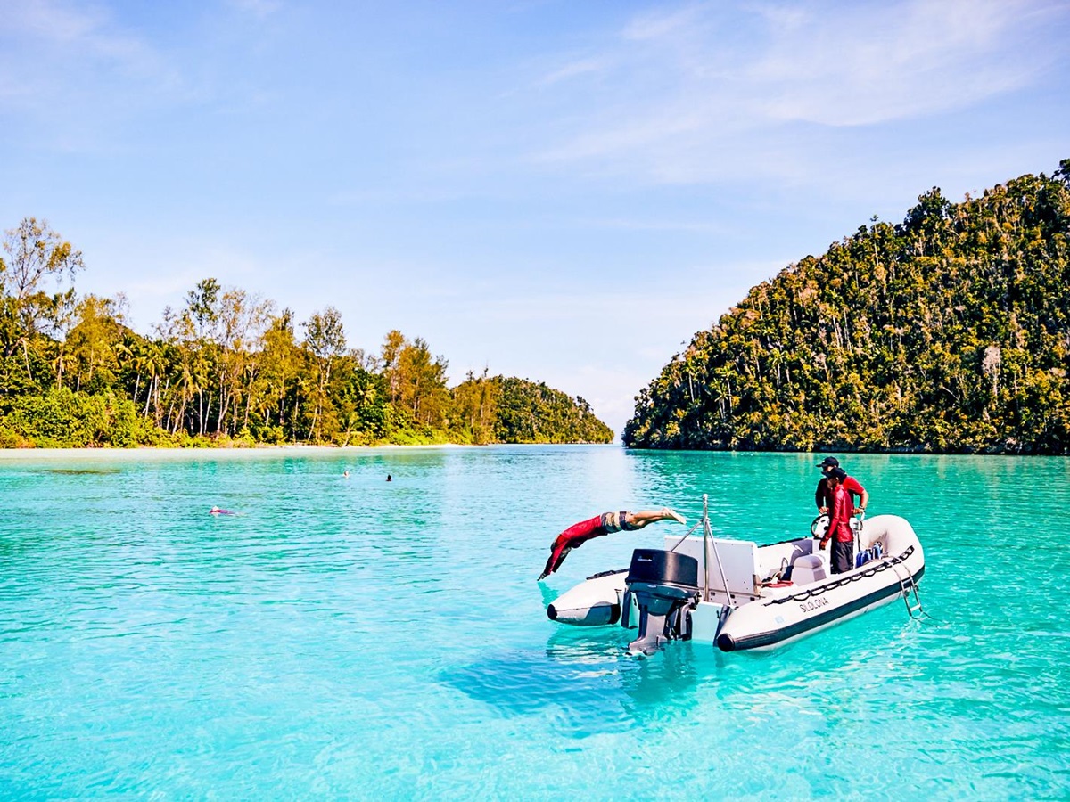 A tender in Raja Ampat from the Silolona phinisi