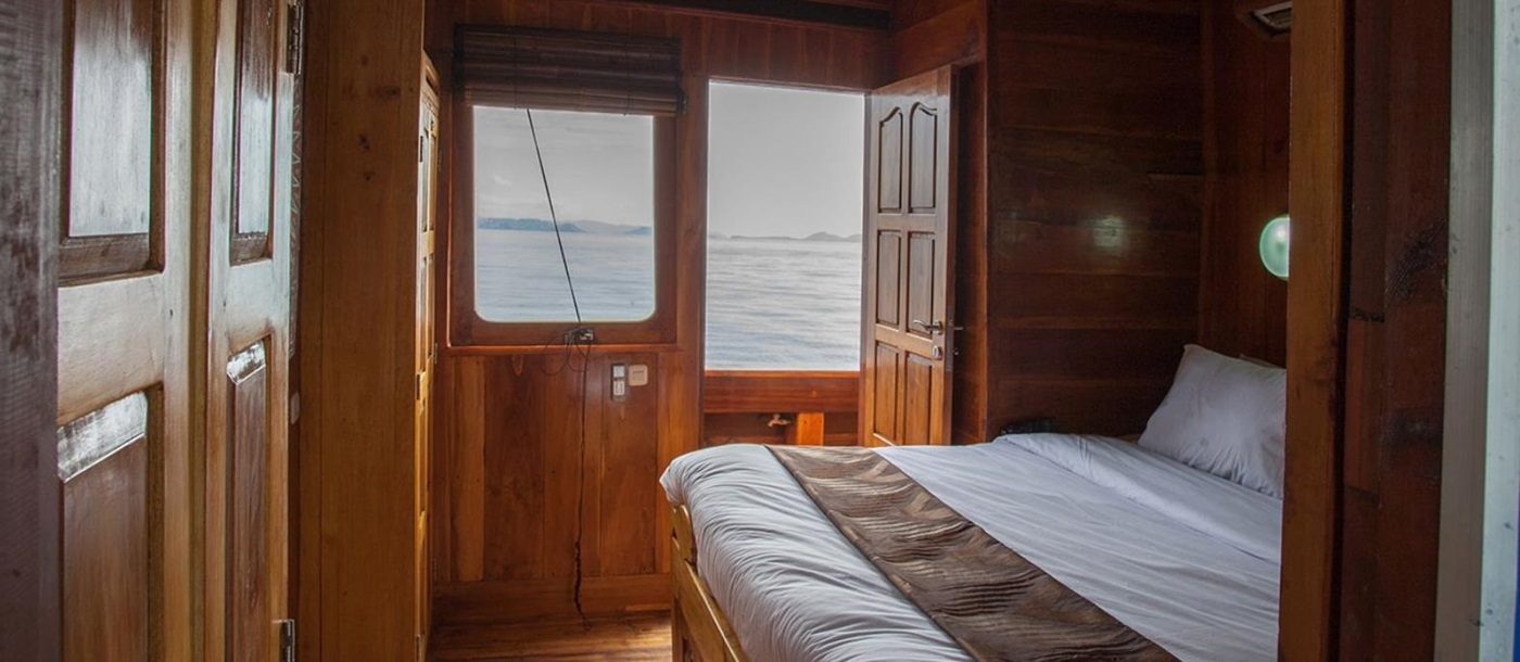 Master suite onboard the Tiger Blue phinisi in Indonesia