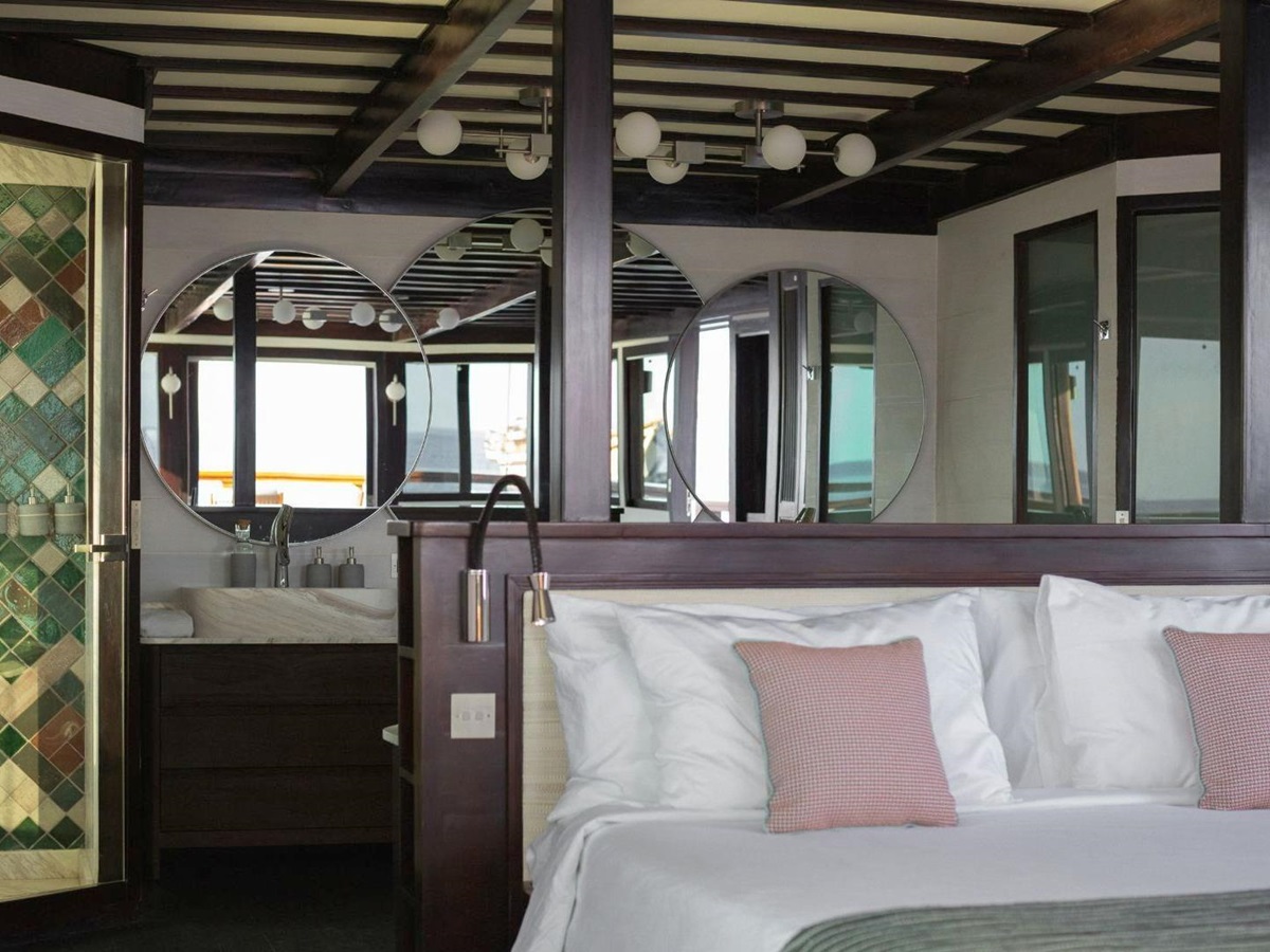 Guest bedroom onboard the Vela Phinisi in Indonesia