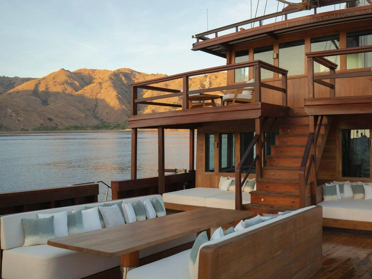 Dining tale and upper deck onboard the Vela Phinisi in Indonesia