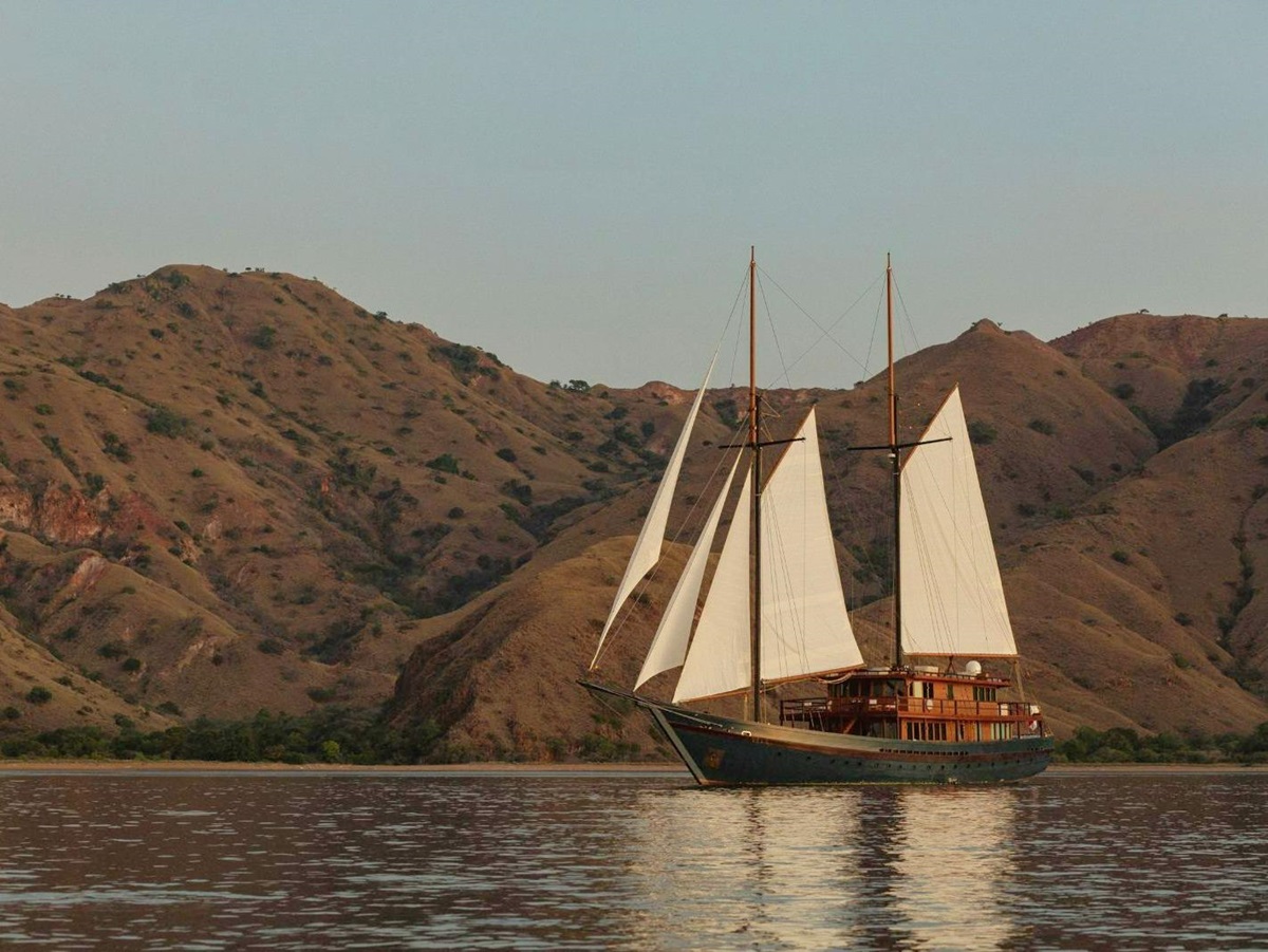 Exterior side view of the Vela Phinisi in Indonesia