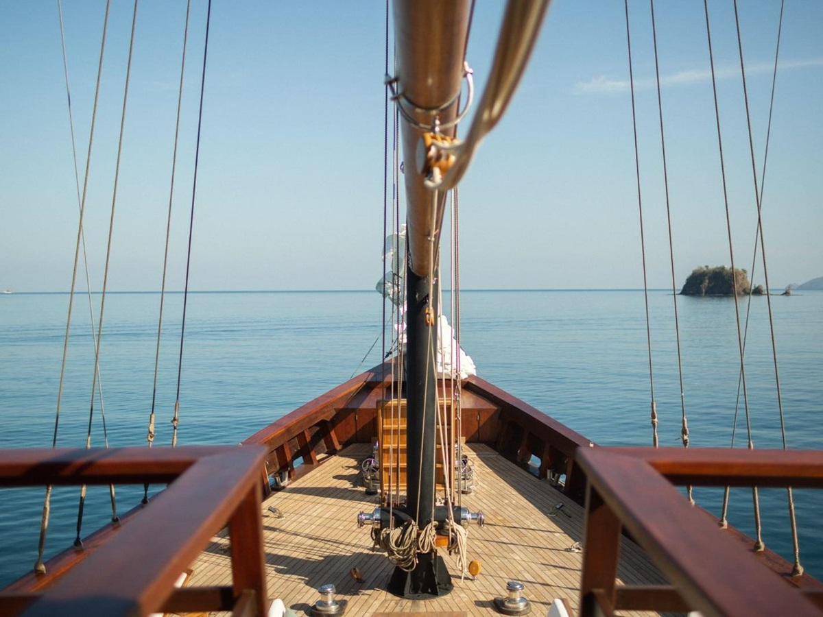 Upper deck onboard the Vela Phinisi in Indonesia