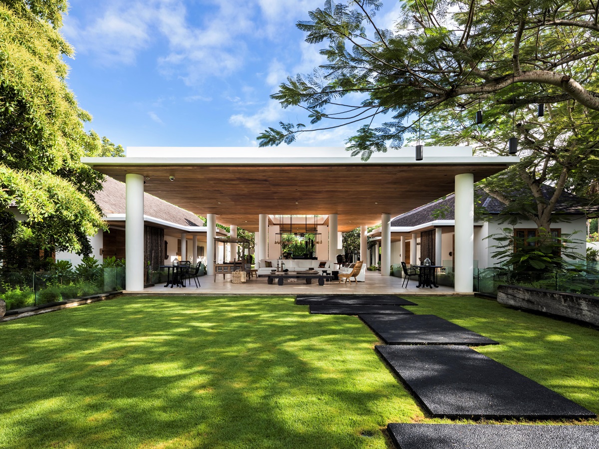 Garden and outdoor living area at Uluwatu Estate, Bali