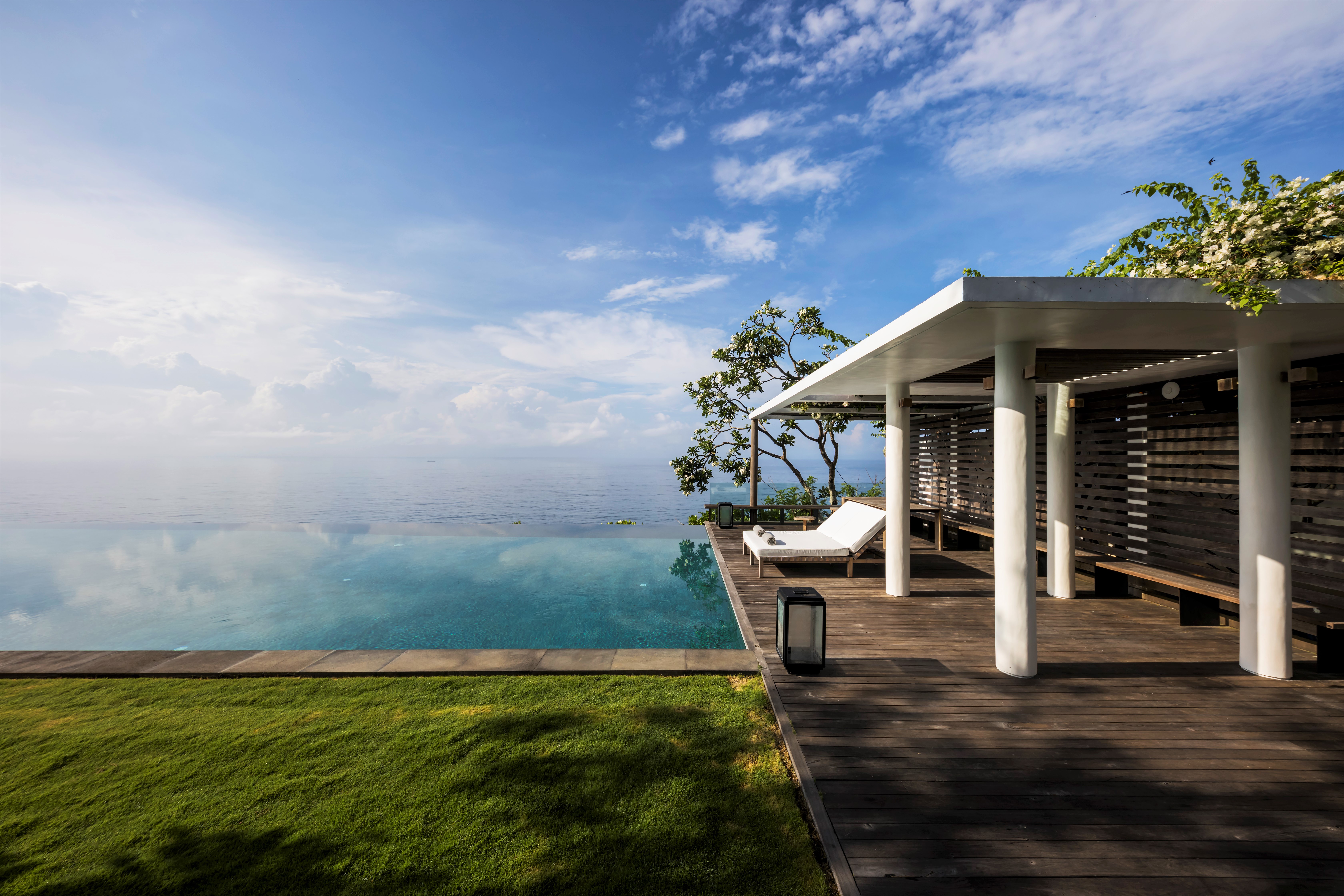 View of the infinity pool and view of the ocean at Uluwatu Estate, Bali