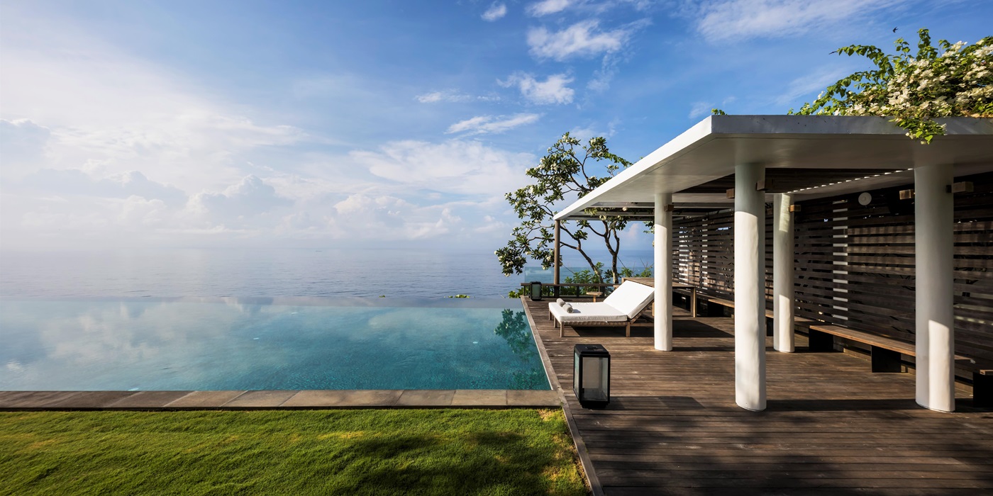 View of the infinity pool and view of the ocean at Uluwatu Estate, Bali