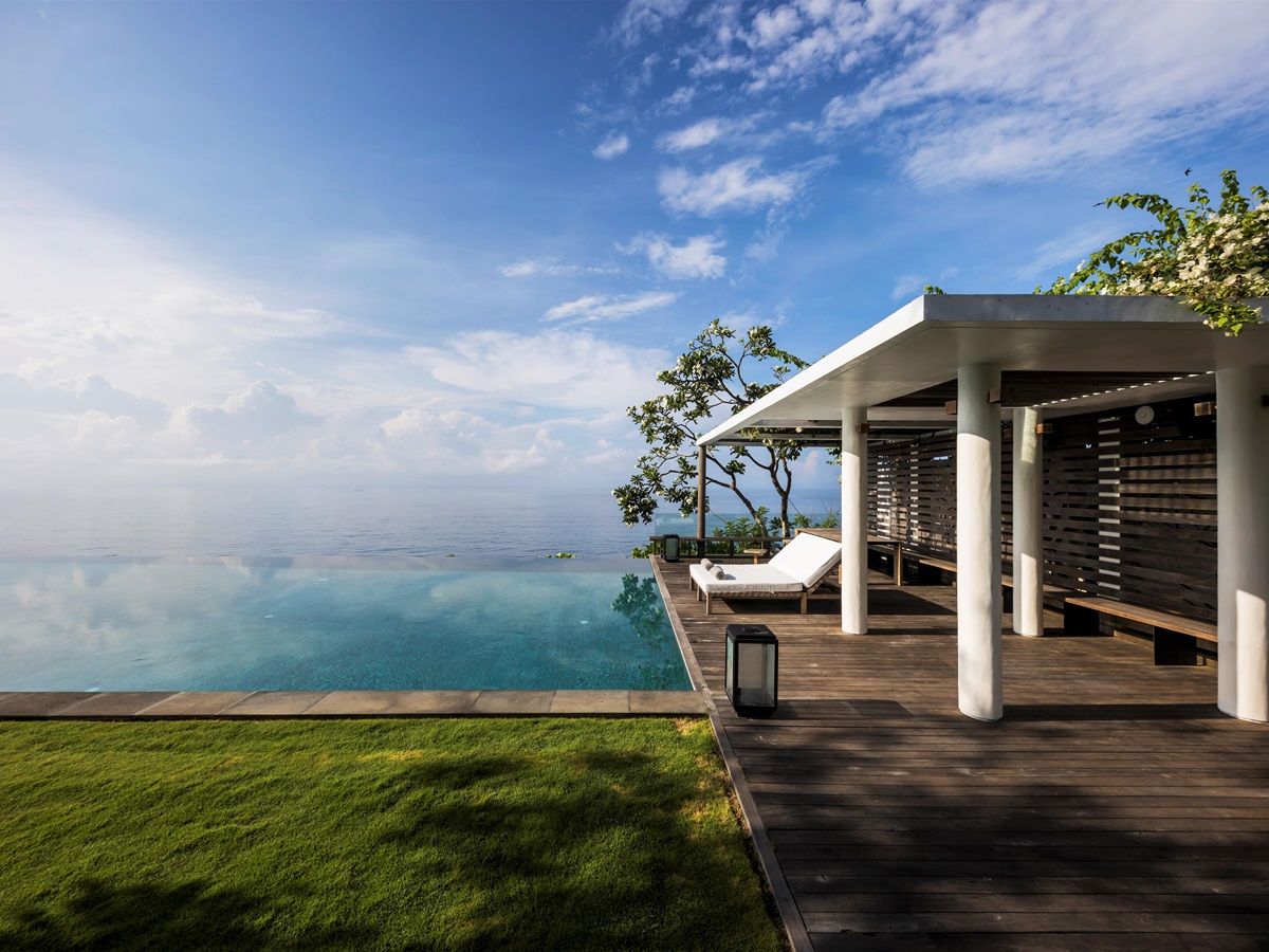 View of the infinity pool and view of the ocean at Uluwatu Estate, Bali