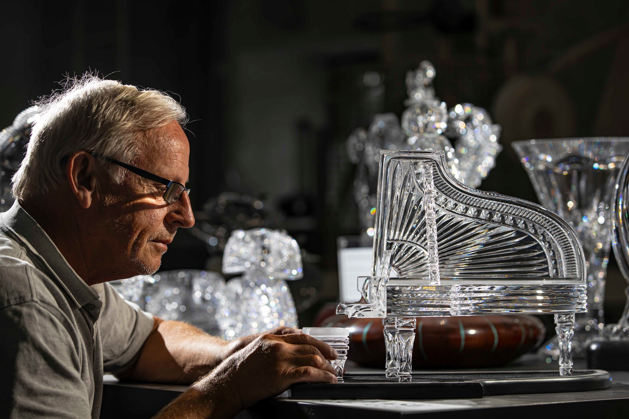 A master craftsman at work at Waterford Crystal