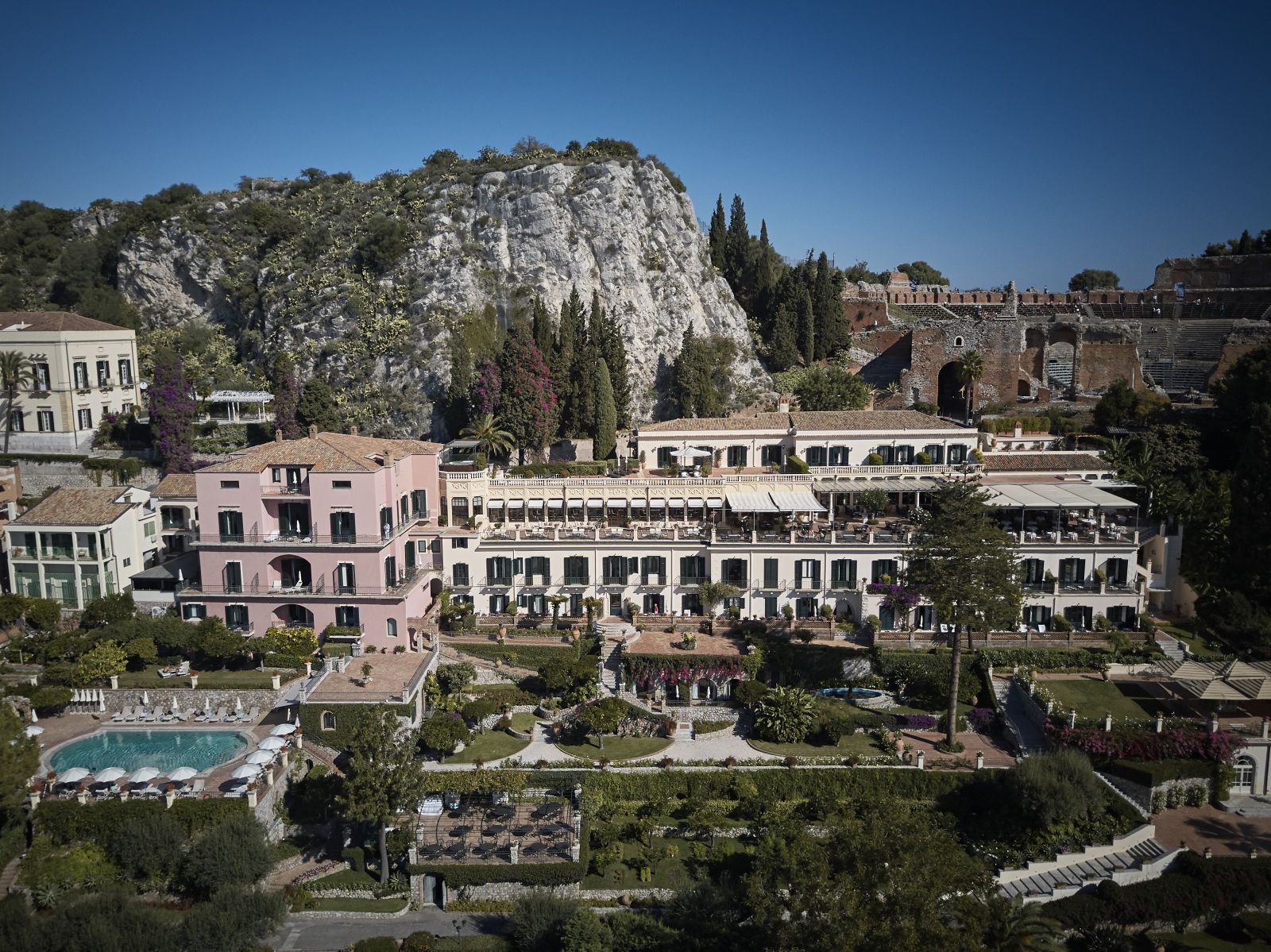 Exterior and surroundings of the Belmond Grand Hotel Timeo in Sicily
