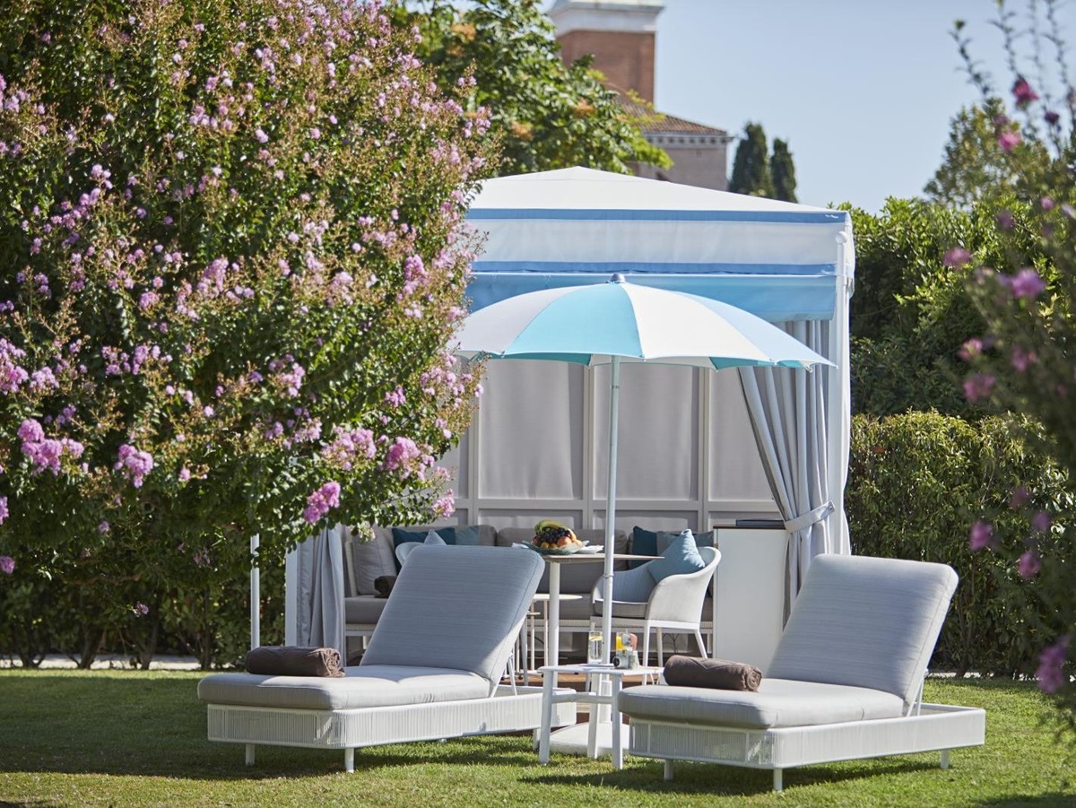 Guest relaxation areas in the grounds of Belmond Hotel Cipriani in Venice