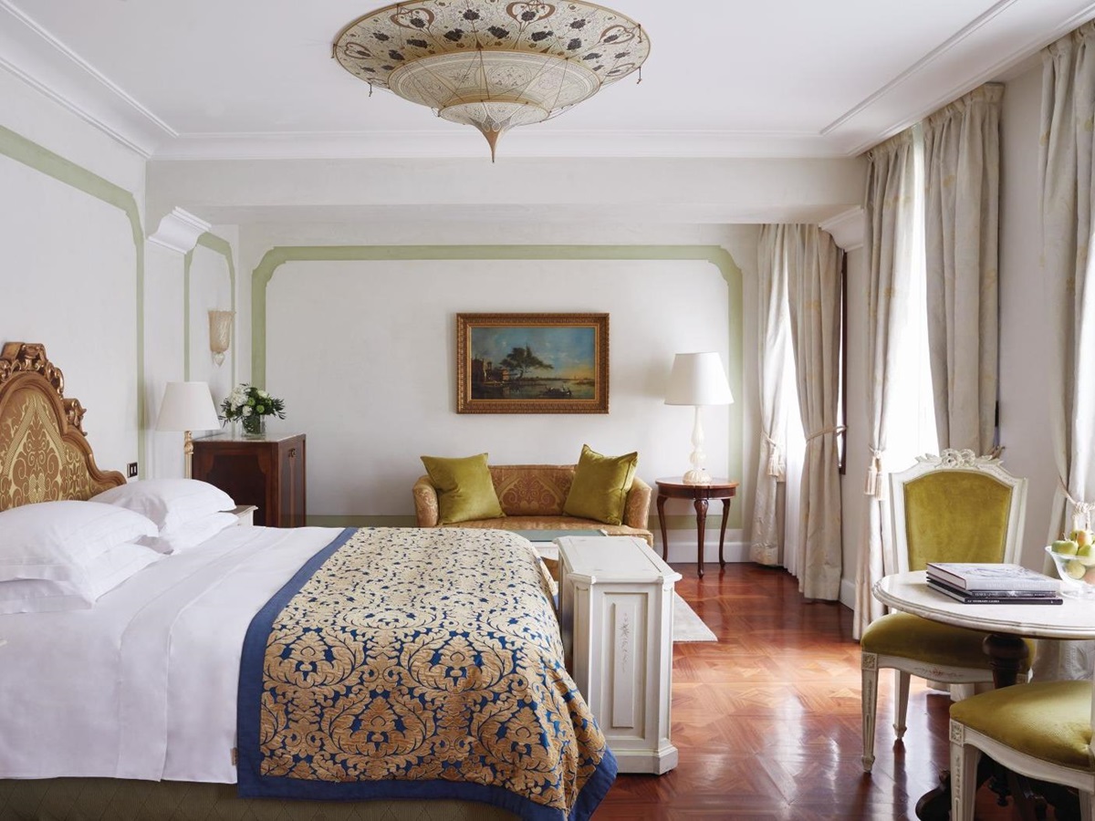 Guest room at Belmond Hotel Cipriani in Venice