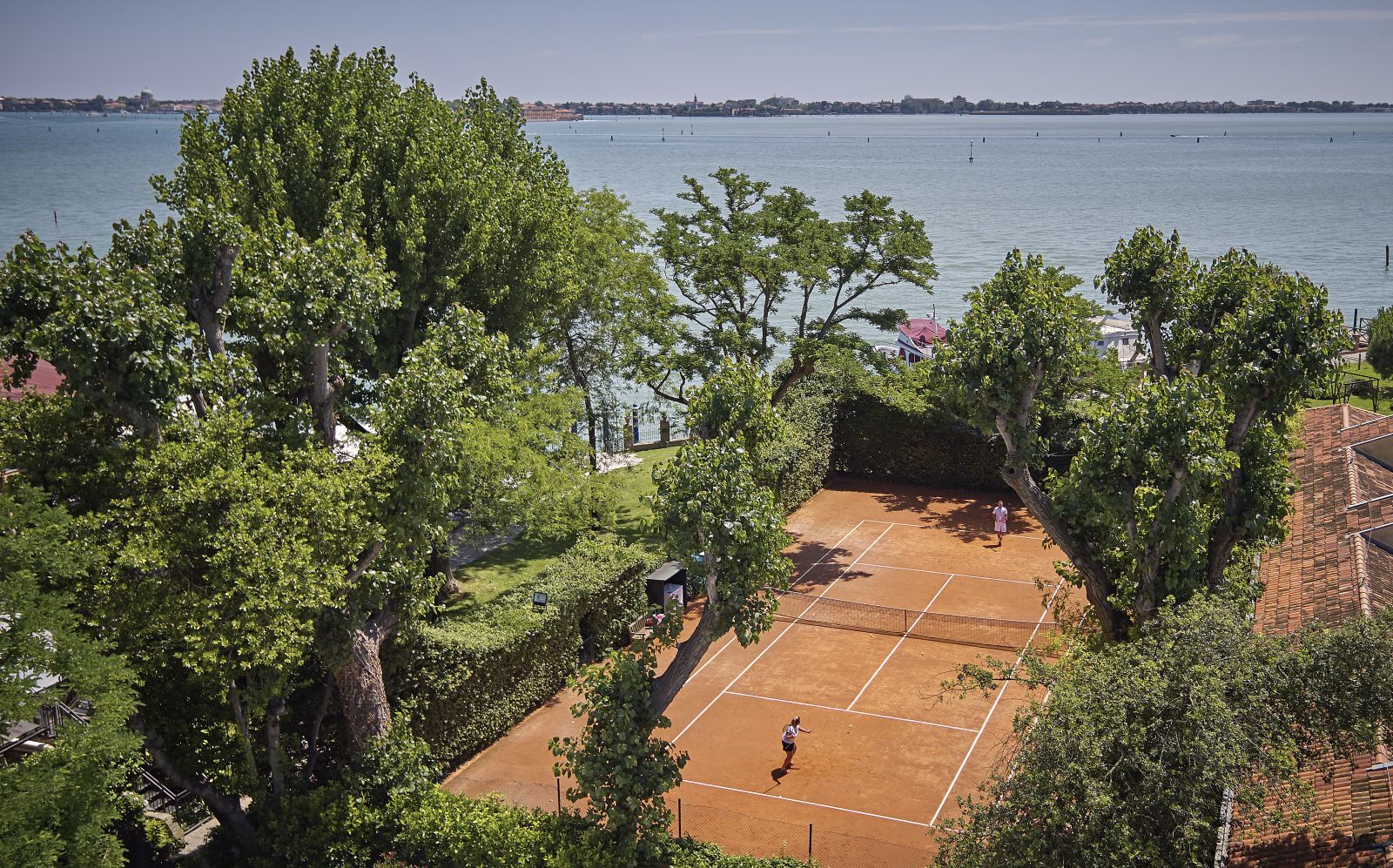 Clay tennis court at Belmond Hotel Cipriani in Venice