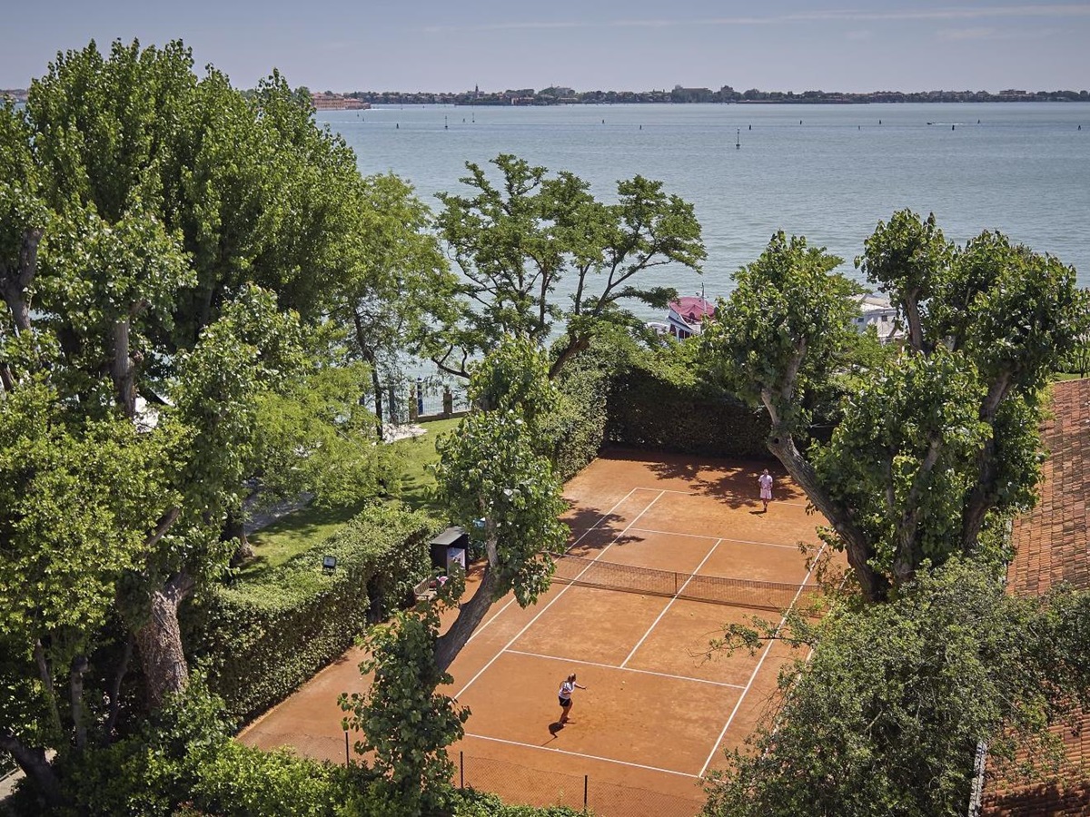 Clay tennis court at Belmond Hotel Cipriani in Venice