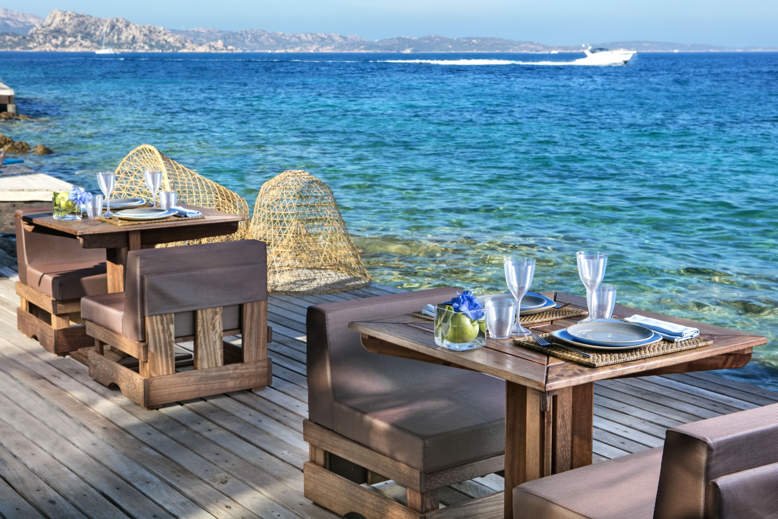 Ile Flottante Restaurant next to the sea