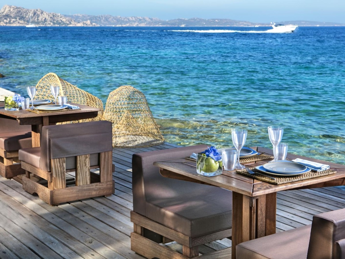 Ile Flottante Restaurant next to the sea