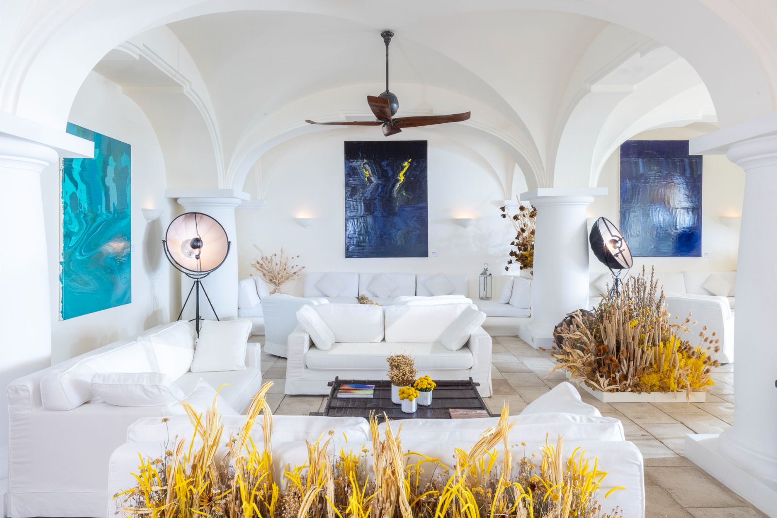 Luxury Hotel Capri Palace Jumeirah in Anacapri Bar with Spacious Seating Area