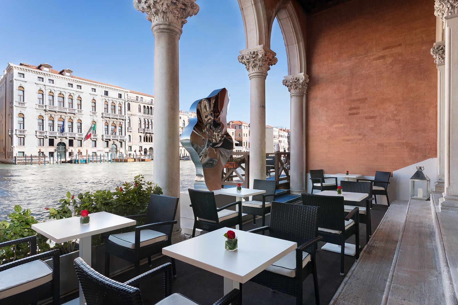 Daytime alfresco dining at Centurion Palace in Venice