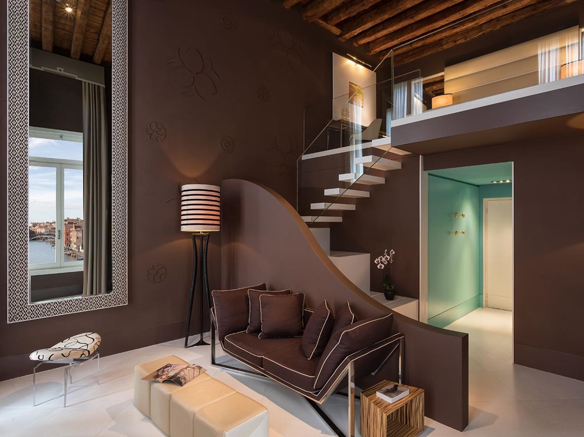 Guest suite lounge at Centurion Palace in Venice