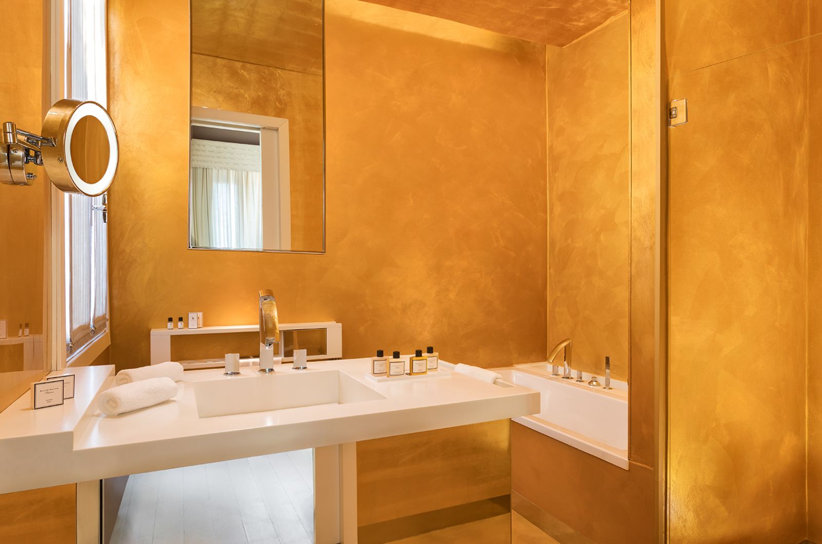 Yellow bathroom at Centurion Palace in Venice