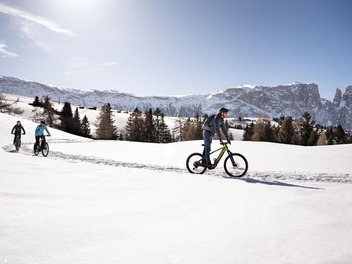 Cycling in the winter at COMO Alpina Dolomites