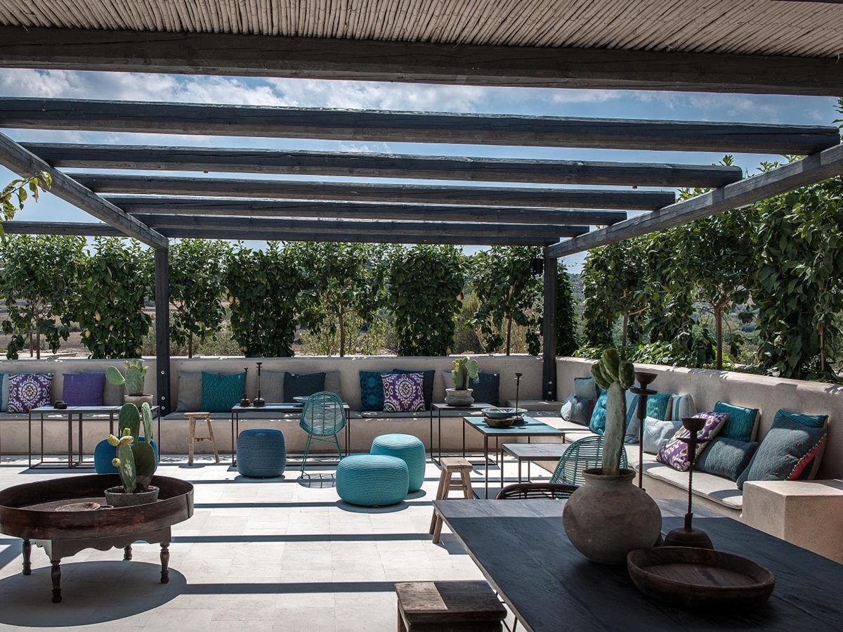 Terrace seating at Dimora delle Balze