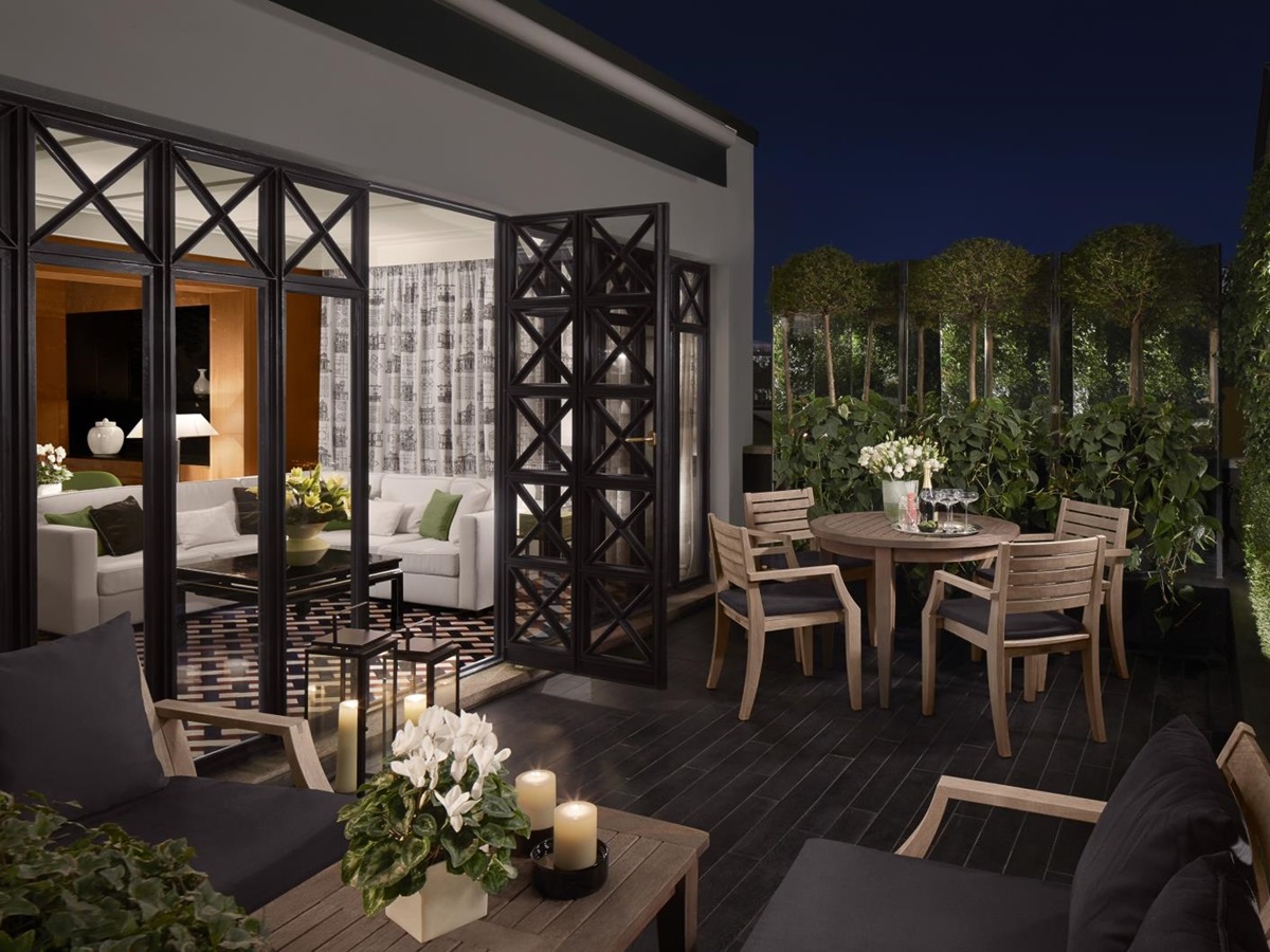 Balcony of the Fashinon Suite at night