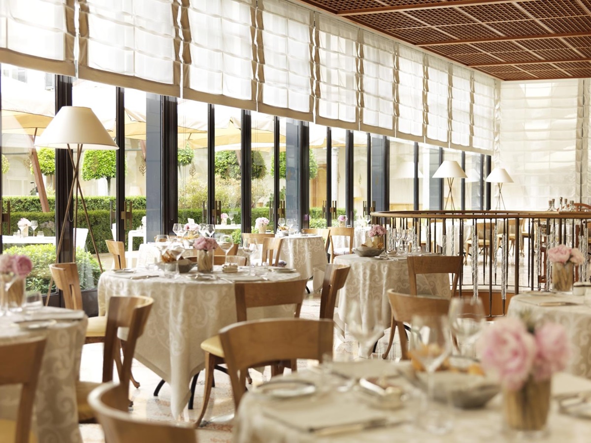 La Veranda restaurant with big floor-to-ceiling windows