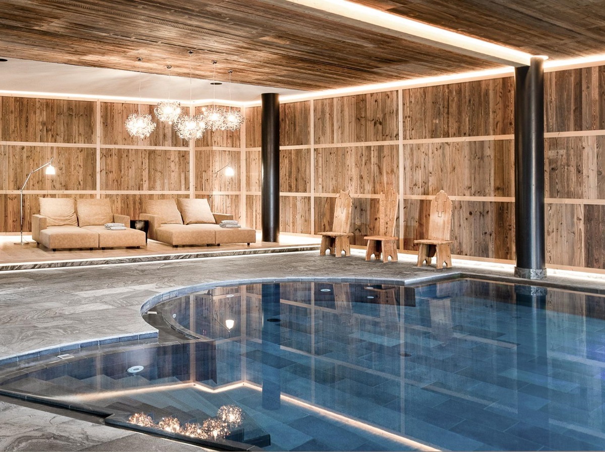 Indoor swimming pool at Gardena Grodnerhof Hotel & Spa in the Dolomites