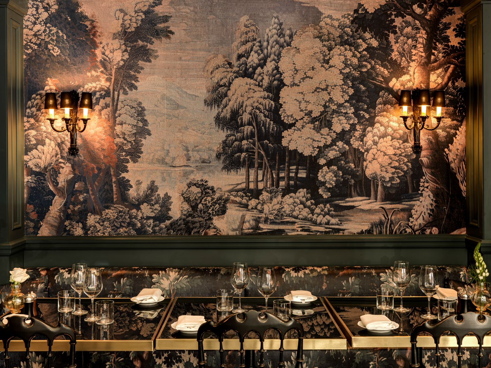 Mural on the wall at Hotel de la Ville in Rome