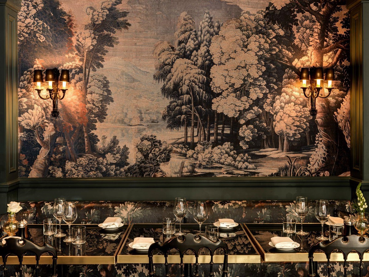 Mural on the wall at Hotel de la Ville in Rome