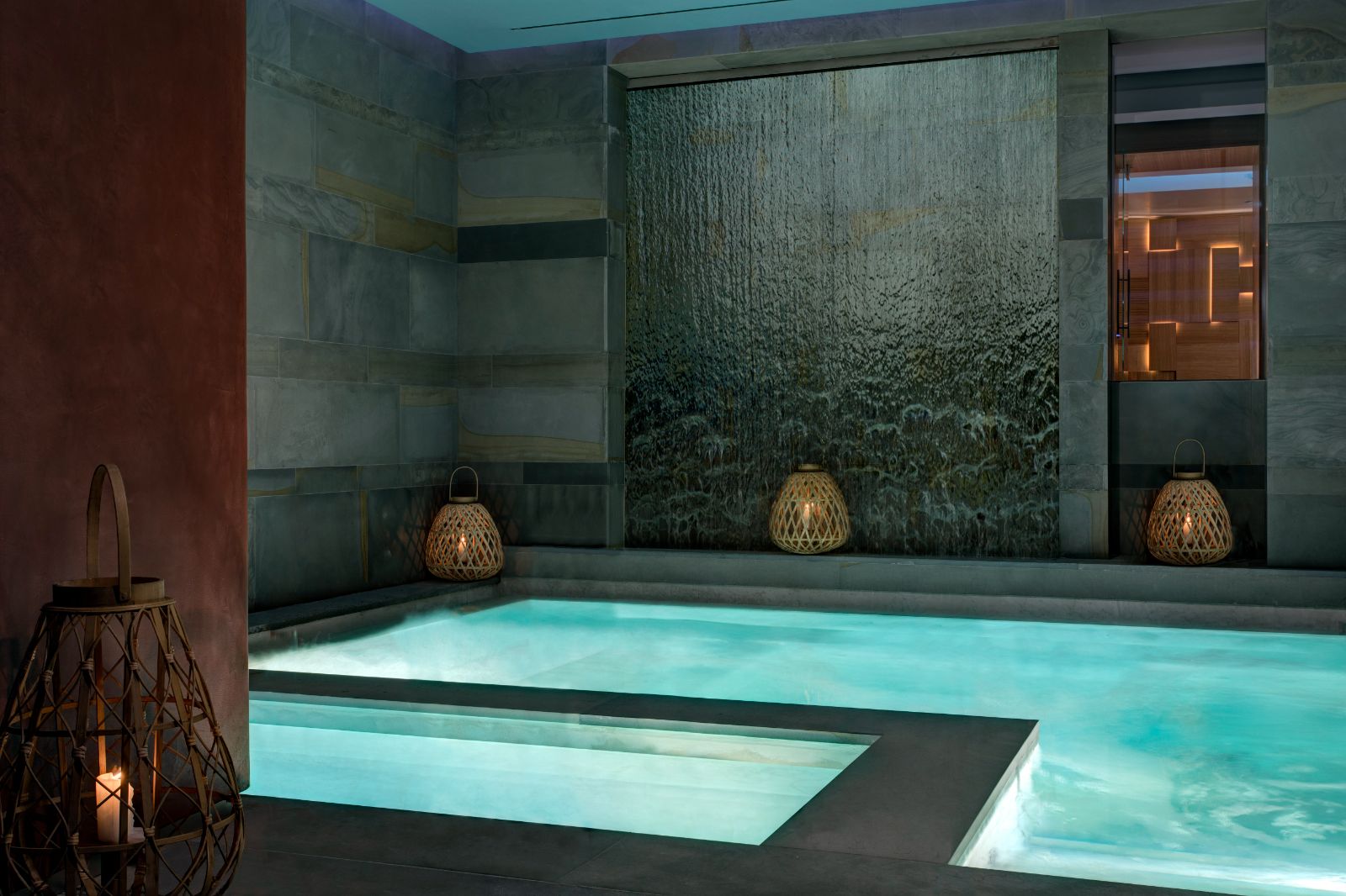 Indoor swimming pool at Hotel de la Ville in Rome