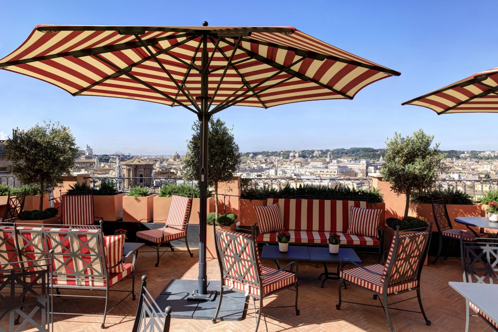 Sunbeds on the terrace at Hotel de la Ville in Rome