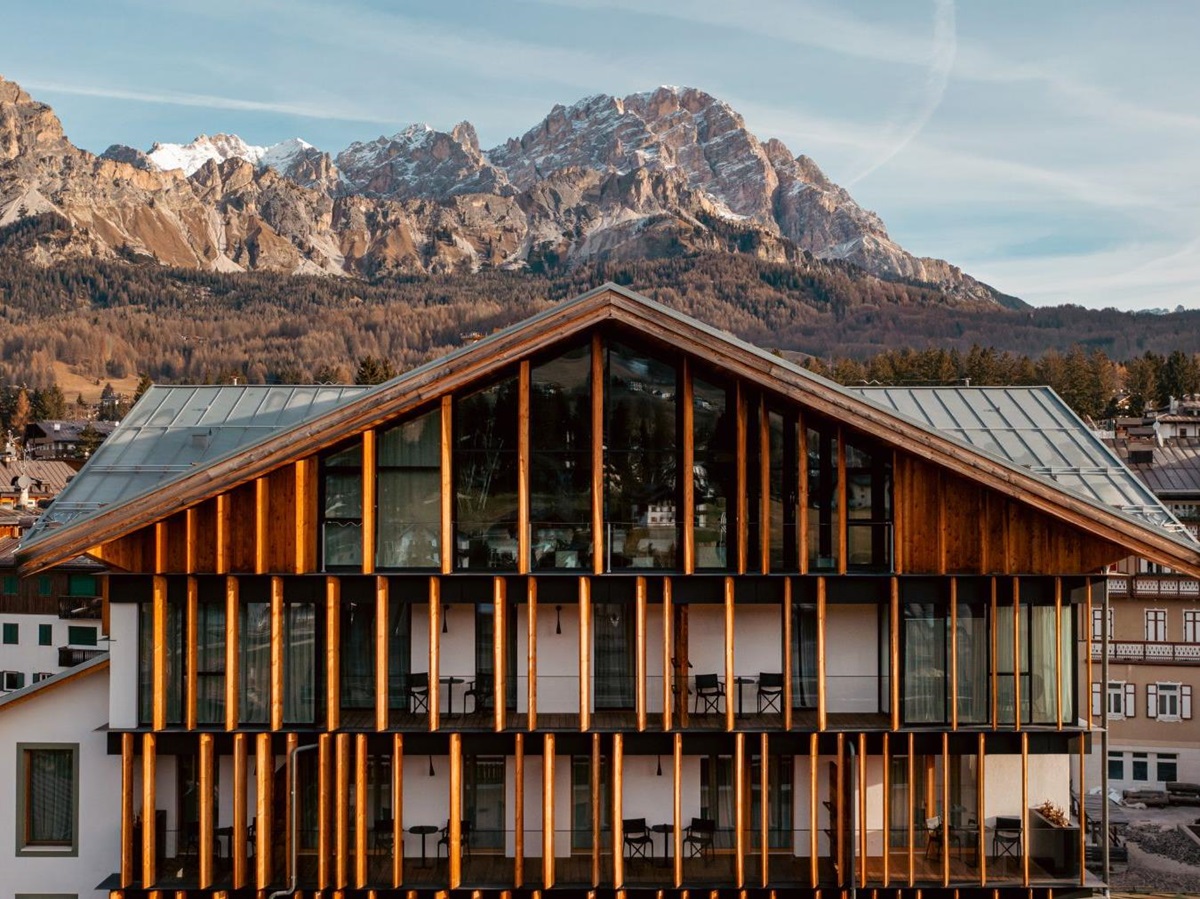 Exterior view of Hotel de Len in the Dolomites
