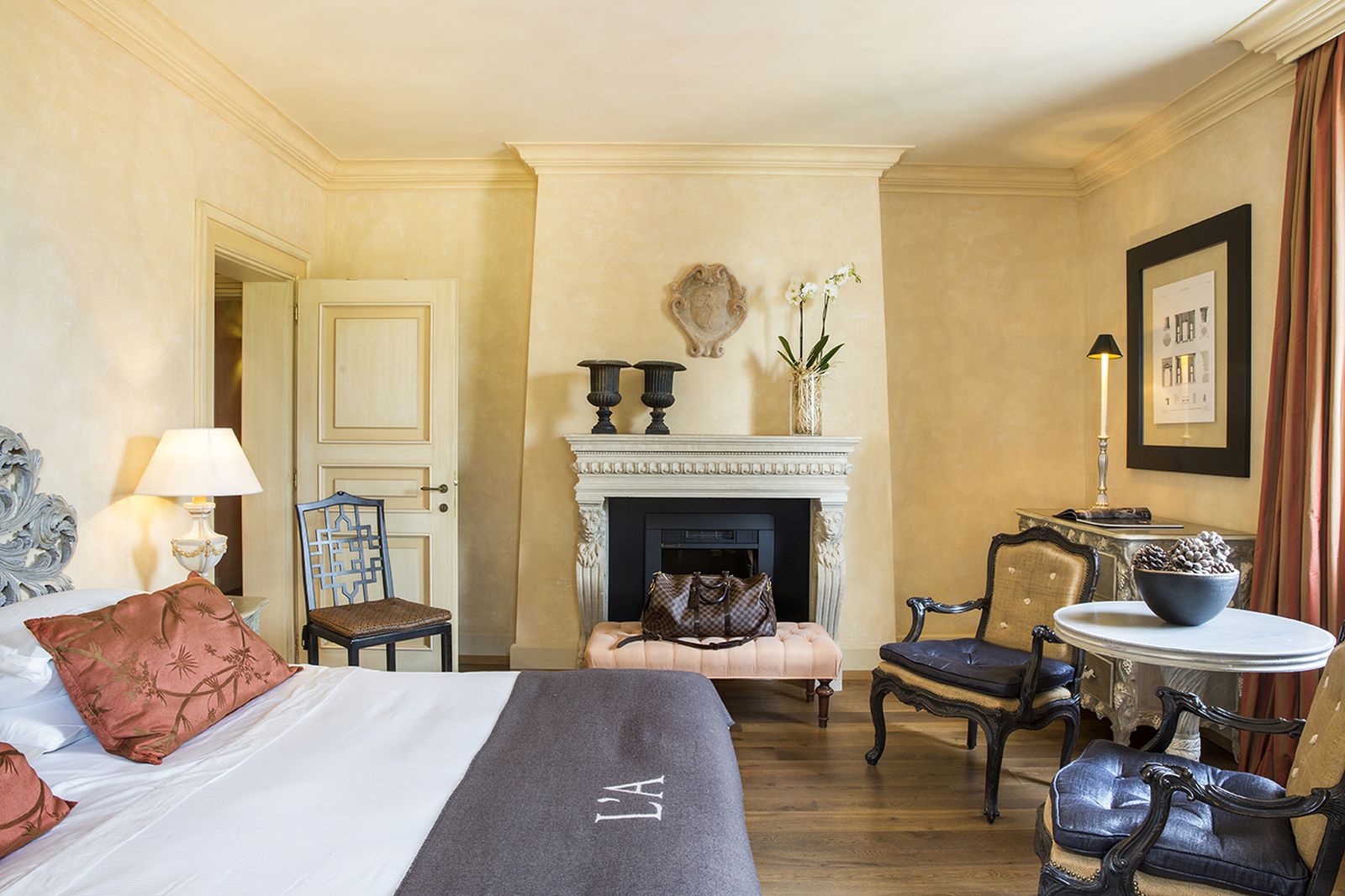 Deluxe room in the Hotel L'Andana in Tuscany