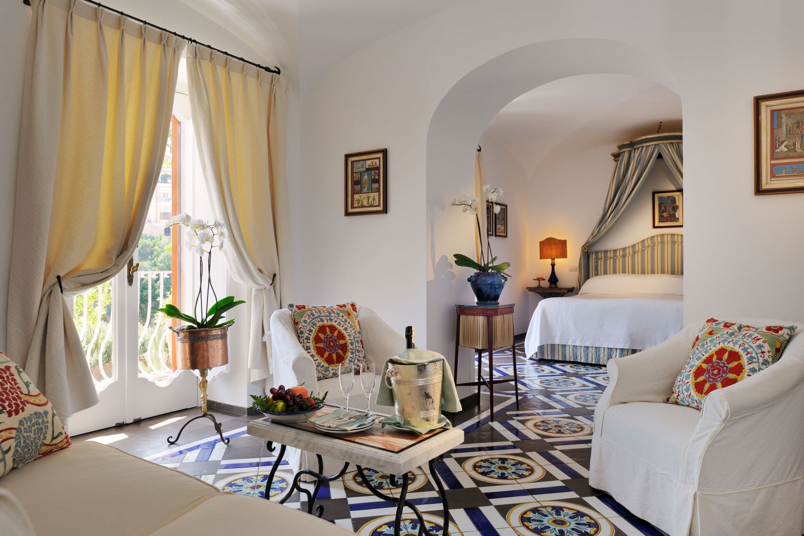 Guest room at Hotel le Sirenuse in Italy