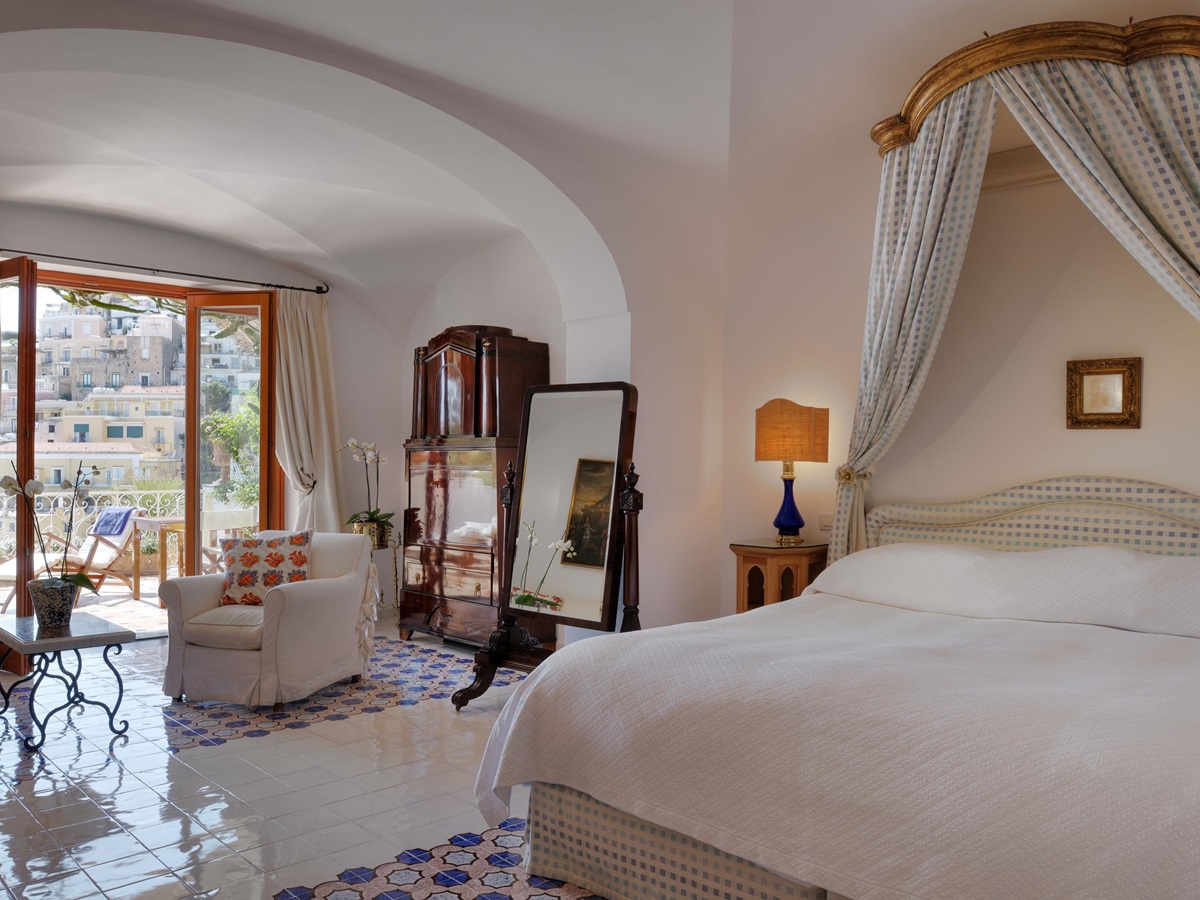 Double bedroom in Hotel le Sirenuse, Italy